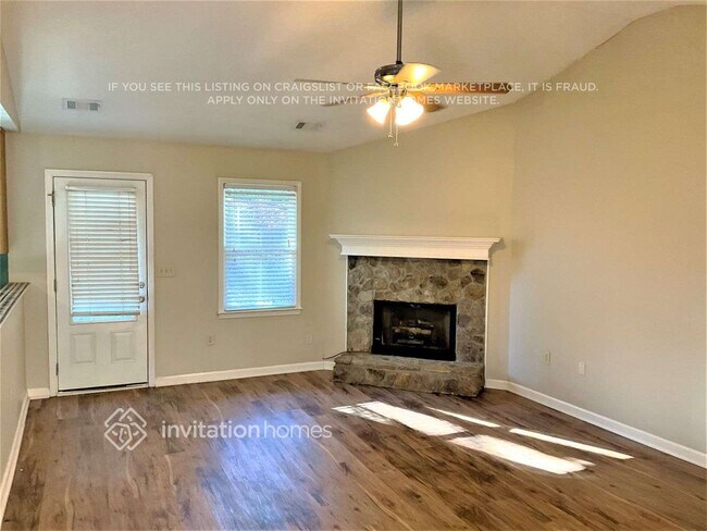 Photo - 825 Rambling Rose Ct NW