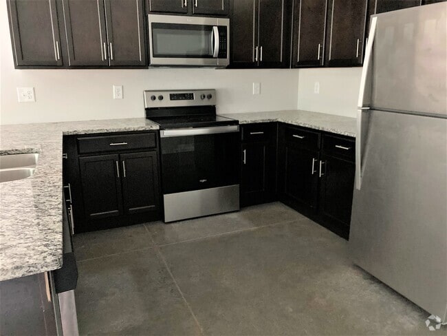 Building Photo - 805 Lynes St Rental