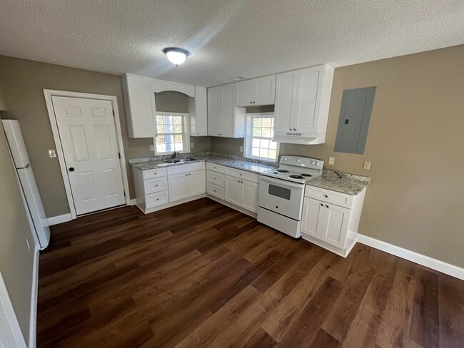 Photo - Available NOW! Cute home on 0.75 acres!