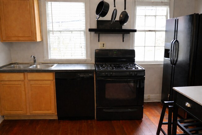 Photo - 43 Vanderhorst St Unit C
