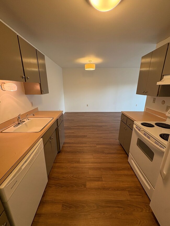 Photo - Spacious 2-Bedroom Apartment in 62+ Commun...
