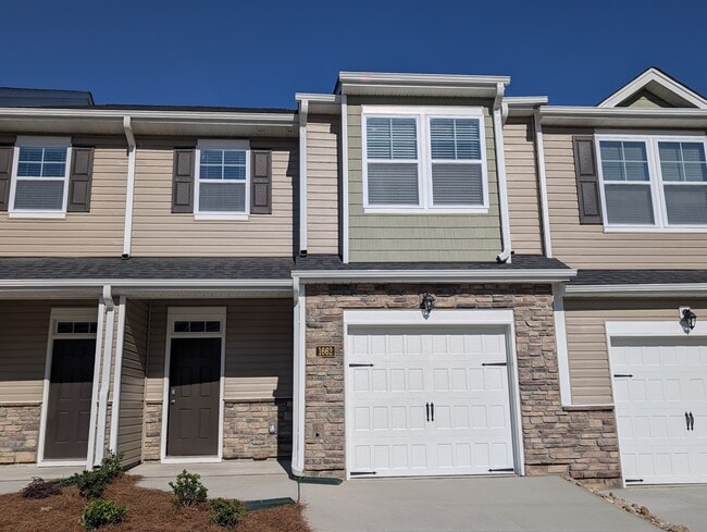 Building Photo - 1662 Hallview Ct