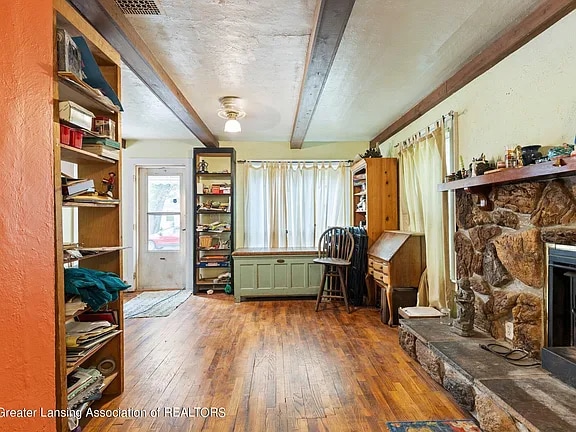 218 Paris Ave