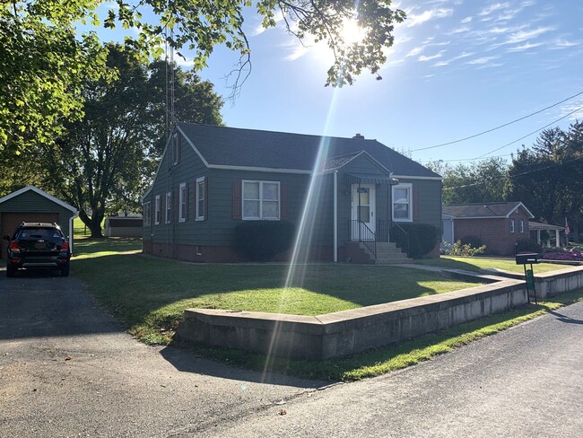 Photo - 1122 Garver Ln
