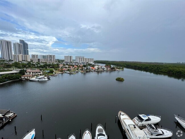 Building Photo - 400 Sunny Isles Blvd Unit 1115 Rental