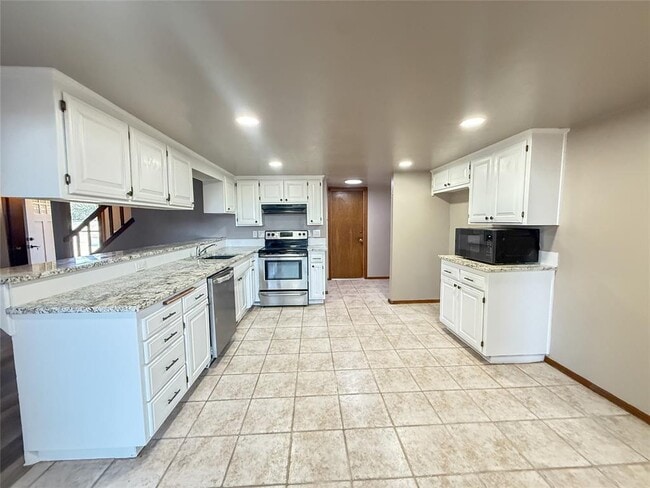 Building Photo - 213 Woodbridge Cir