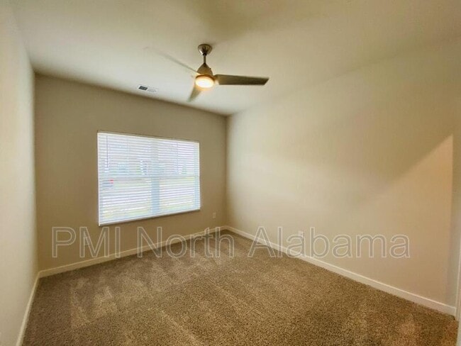 Photo - 408 Edgebrook Dr