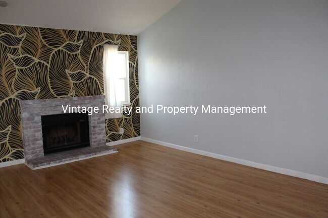 Photo - Ready To Go! Very Nice 2 bedroom Condo!!! Unidad 129