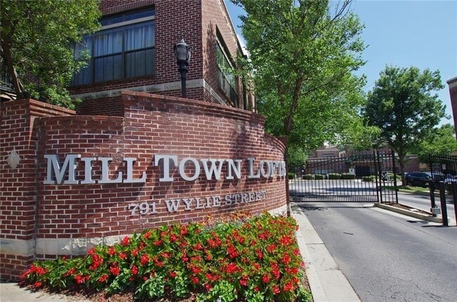 Photo - 791 Wylie St SE