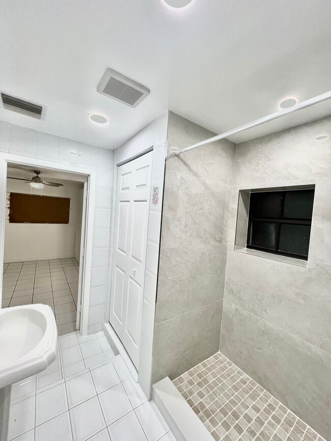 Photo - 649 W 14th St Unidad 649 W 14th st Hialeah ,FL