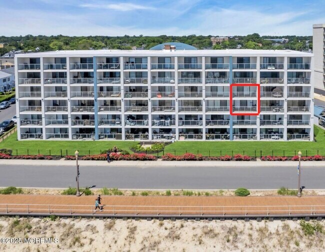 Building Photo - 510 Ocean Ave N Unit 14
