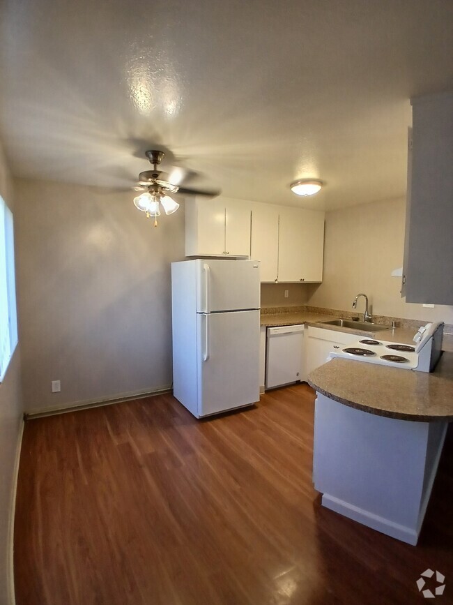 Unit #31_ eat in kitchen area_ stainless steel extra large sink basin - River Park Vista Apartments