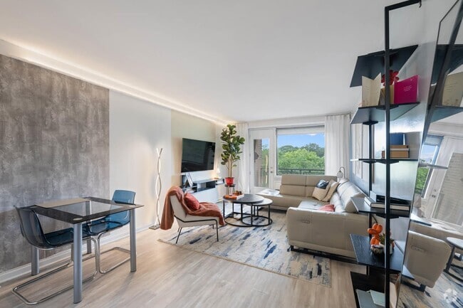 Building Photo - 4901 Henry Hudson Pkwy W Unit 7L Rental