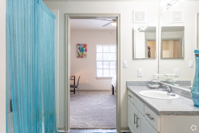 2 Br, Bathroom