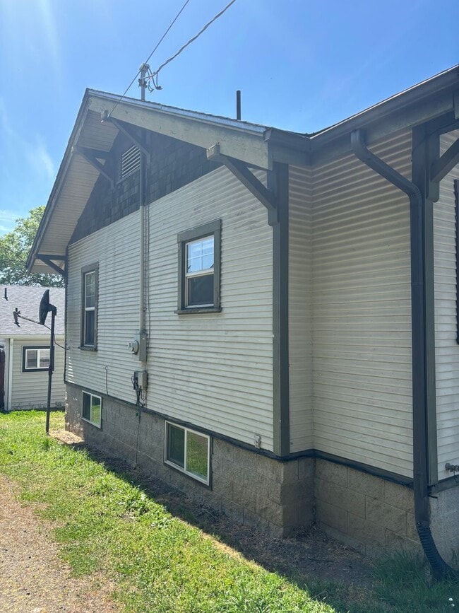 Photo - 3 Bedroom House w/ Bonus Rooms