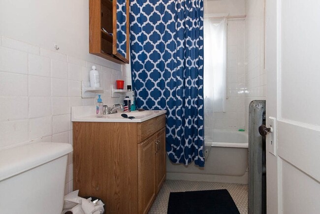 Photo - NO FEE!!  GREAT DEAL!!!!  2 BED ALONG THE B-LINE AVAILABLE JUNE 1ST!