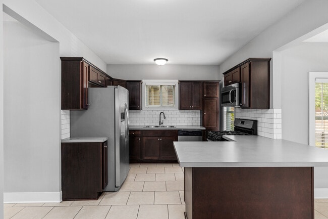 Photo - 624 California St NW