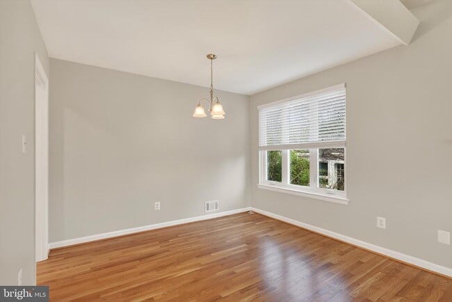 Photo - 4625 Strathblane Pl