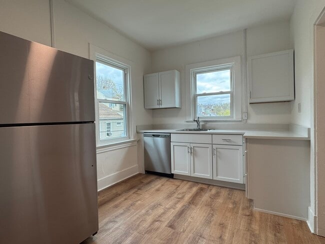 Building Photo - 23 Howard St