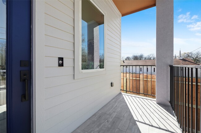 Photo - 2208 Des Chaumes St