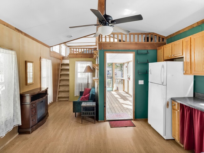 Photo - 1449 Suncrest St