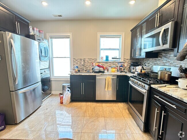 Building Photo - 79 Newbury St Unit 2 Rental