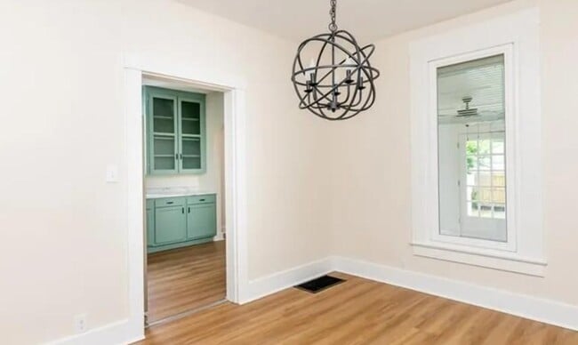 Photo - 1401 E Oak St
