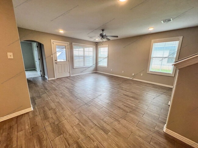 Photo - 6621 Leightyn Ln