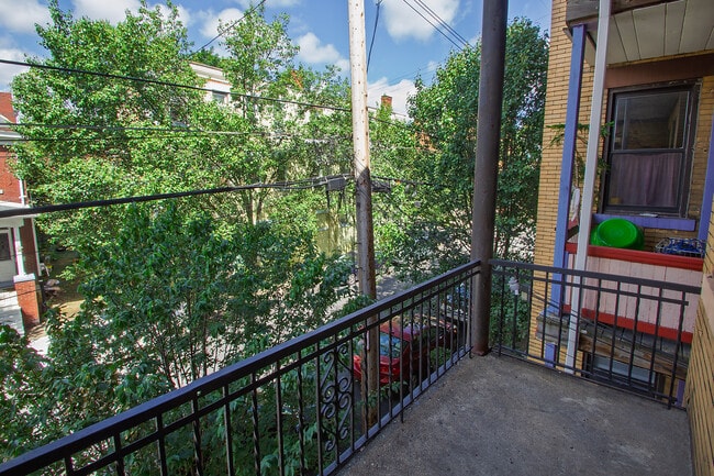 Photo - 405 Peebles St Unit 2