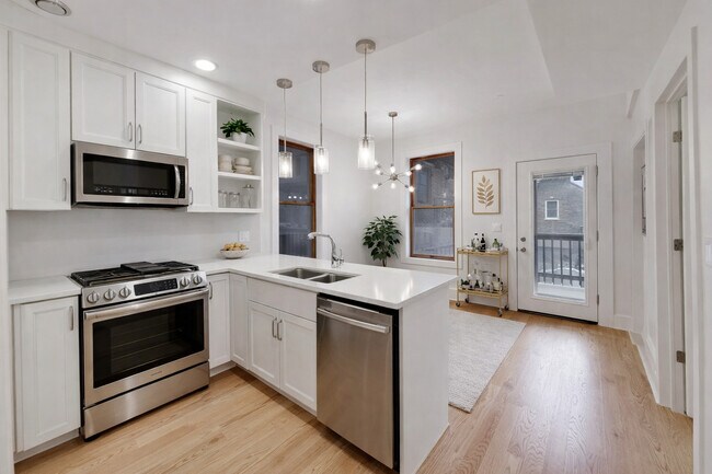 Photo - 2132 N Oakley Ave