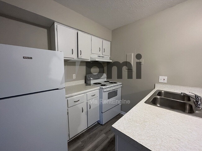 Photo - 828 Whitethorne Ave Unidad D