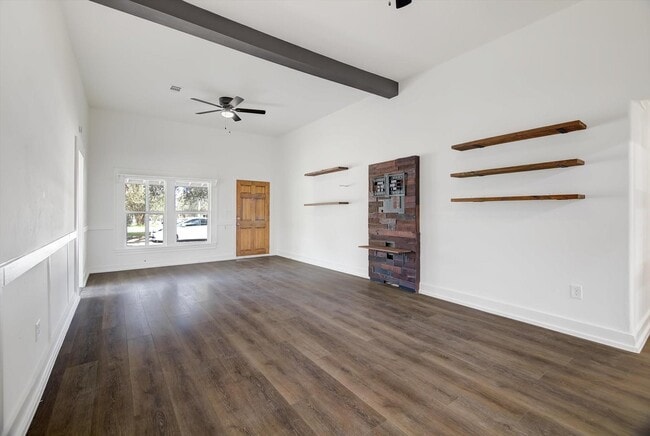 Photo - 158 E 7th St