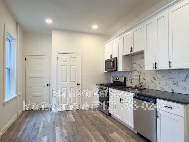 Building Photo - 15 S Ann St Unit 1
