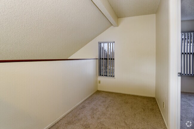 2BR, 2BA - 1,049SF