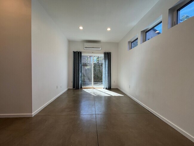 Photo - 2-Bedroom home in NE Portland: MI SPECIAL ...