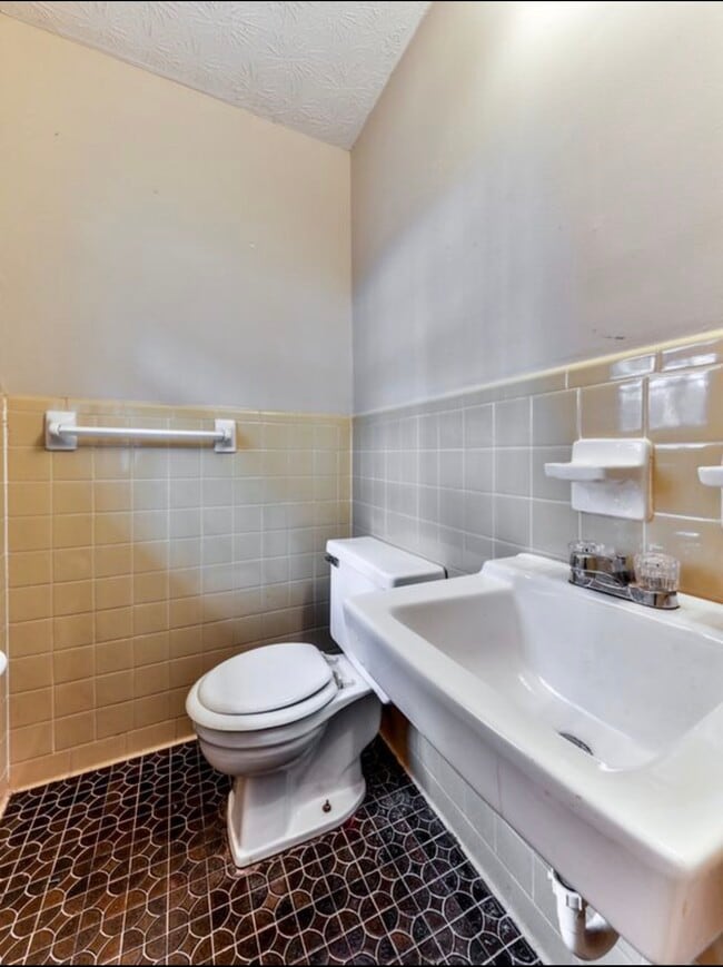 Photo - 214 Marty Ln