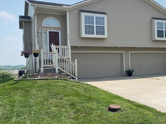 Building Photo - 3913 SW Chartwell Ct Rental