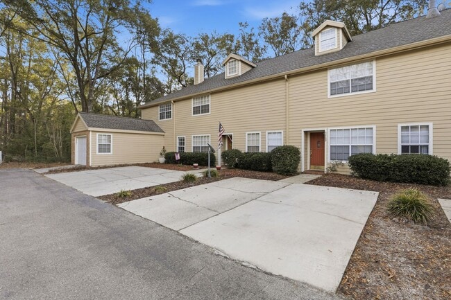 Building Photo - Townhome in Plantation Villas - Haile Plantation