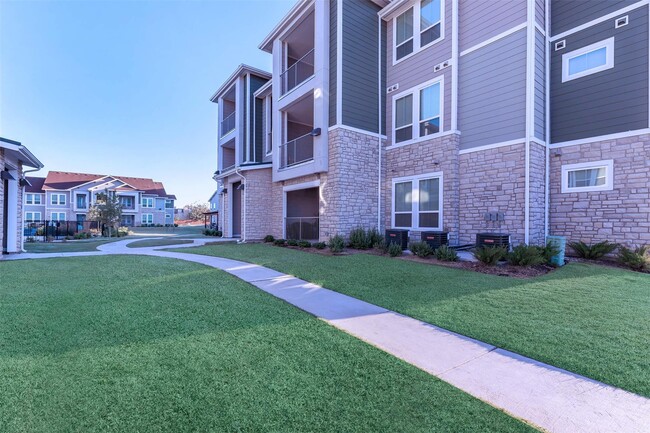 Photo - 4633 Campus Dr