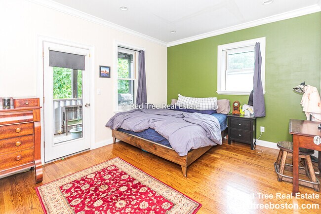 Photo - 1803 Beacon St