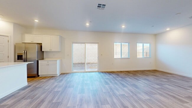 Photo - 4469 Buckingham Ave