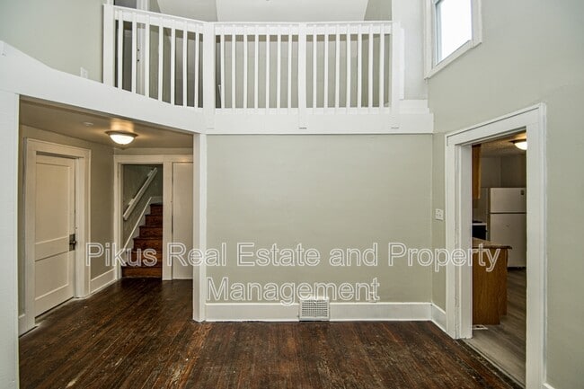 Photo - 487 Crouse St