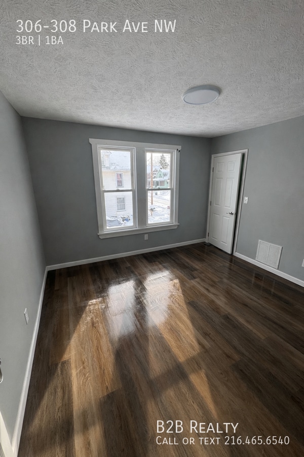 Photo - 306-308 Park Ave NW-