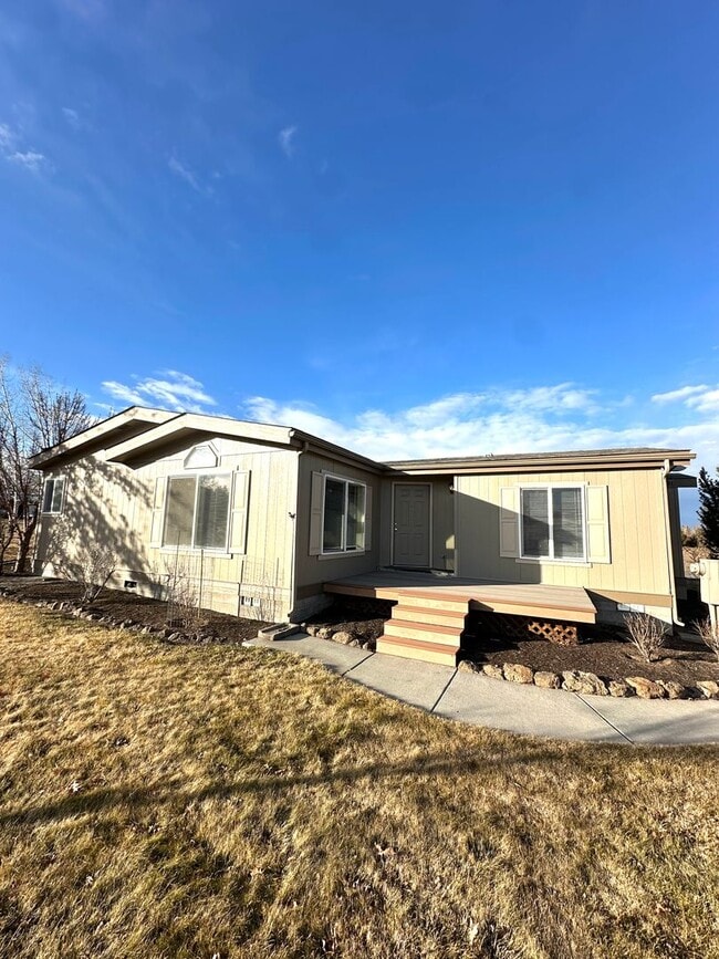 Photo - Light & bright single level home in NE Bend!