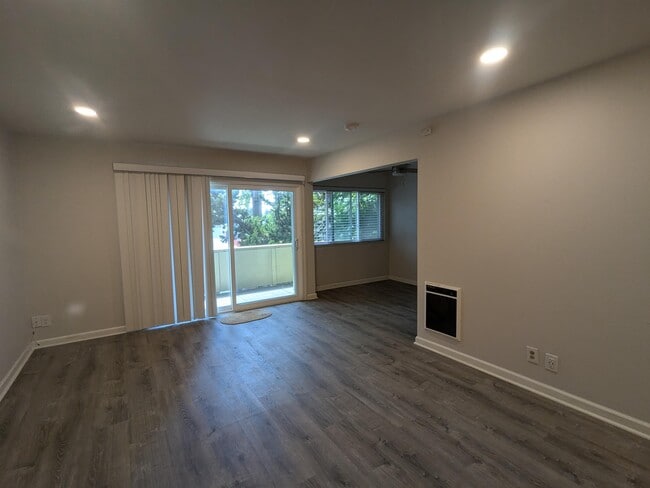 Photo - 3750 Harrison St