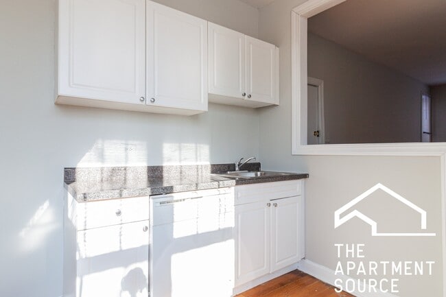 Photo - 723.5 W Barry Ave Unit A1