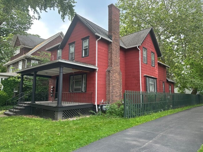 Building Photo - 63 Brighton St Unit #3