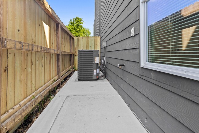 Building Photo - 9711 Cargill St