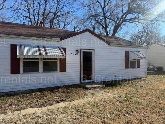 Building Photo - $950 - 3 bedroom / 1 bathroom - Single Family Home