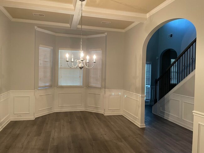 Photo - 527 Telegraph Dr